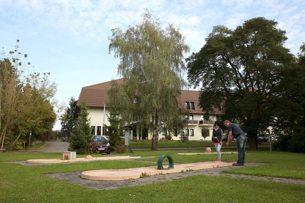 Sonnenhotel Feldberg Am See Mit Schwimmbad, Sauna Und Dampfbad Feldberger Seenlandschaft Exterior photo