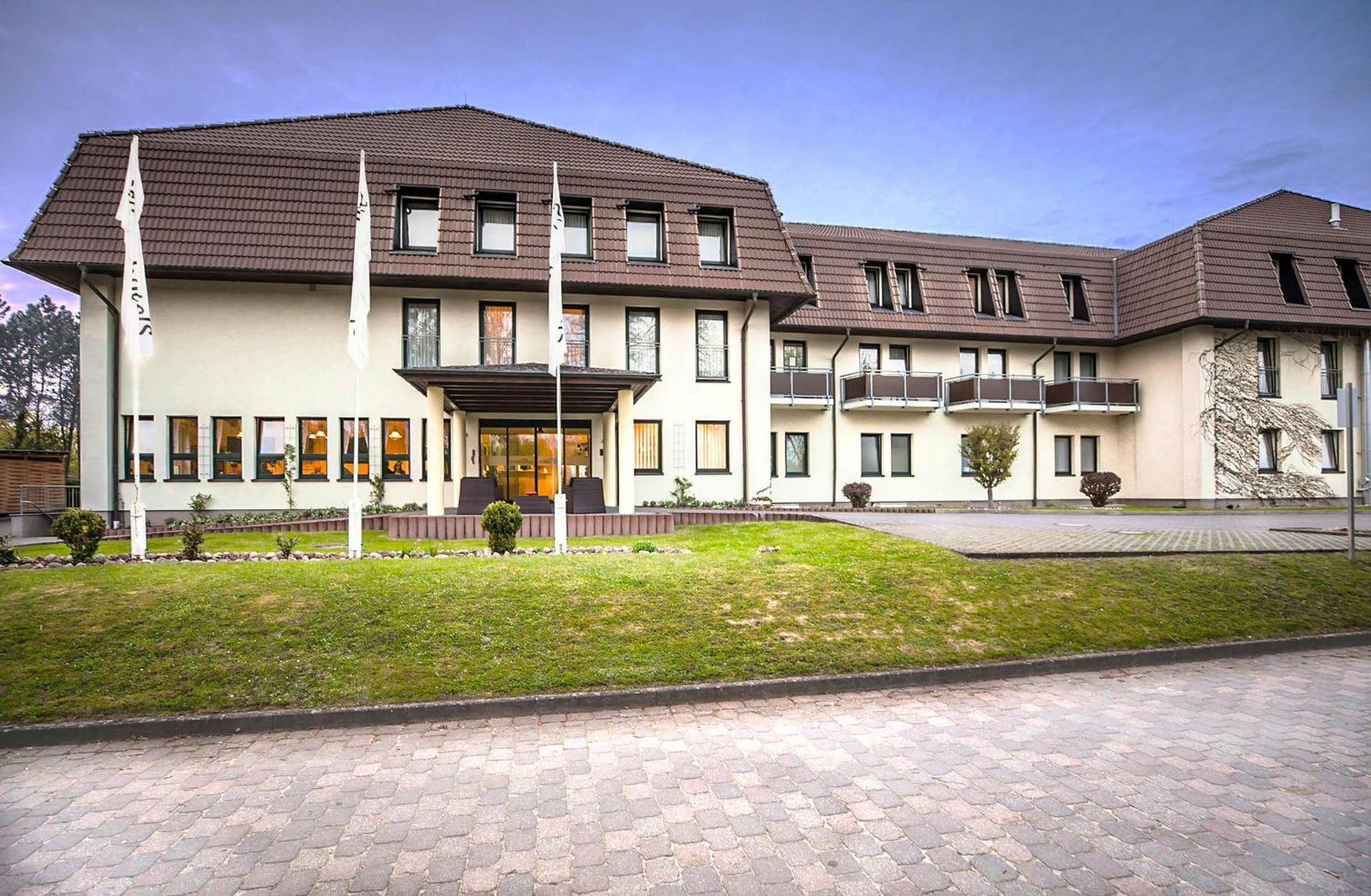 Sonnenhotel Feldberg Am See Mit Schwimmbad, Sauna Und Dampfbad Feldberger Seenlandschaft Exterior photo